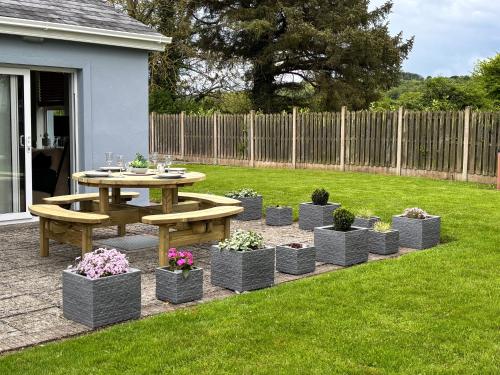 Iekārtas, Charming 3 bedroom cottage with a large enclosed garden in Fermoy