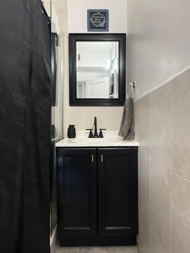 Prime location - Cozy 3bd near downtown! Free parking & fast WiFi! in Bridgeport