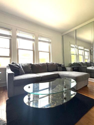 Prime location - Cozy 3bd near downtown! Free parking & fast WiFi! in Bridgeport
