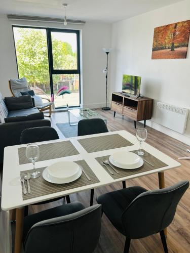 Modern 2BR Sleeps 4 Easy Access to City Centre, Manchester