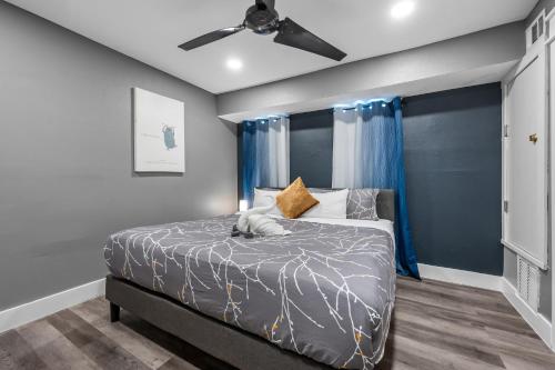 Cozy Houston Retreat King Bed with Pool Access in Houston