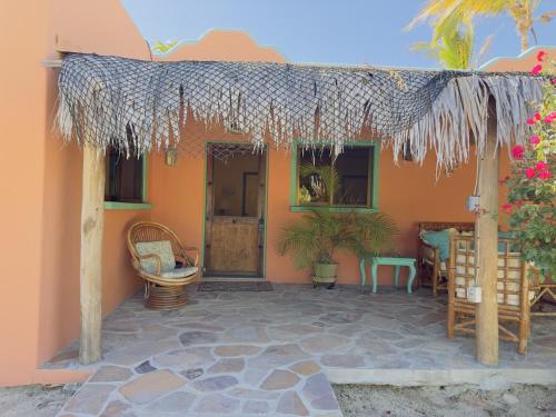 Large Gated Parking, Cozy Casa near Pickleball in Buenos Aires