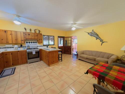 Large Gated Parking, Cozy Casa near Pickleball in Buenos Aires