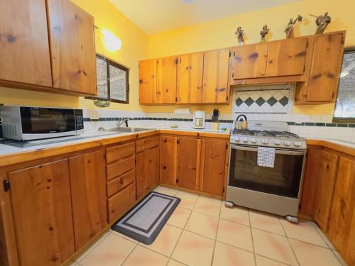 Large Gated Parking, Cozy Casa near Pickleball in Buenos Aires