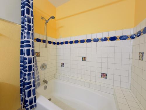 Large Gated Parking, Cozy Casa near Pickleball in Buenos Aires