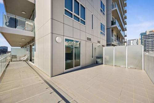 Vision On Morphett 1BR Apartment with Parking - image 3