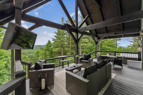 Four Season Retreat with Mountain Views and Close to Lake James in Marion (NC)
