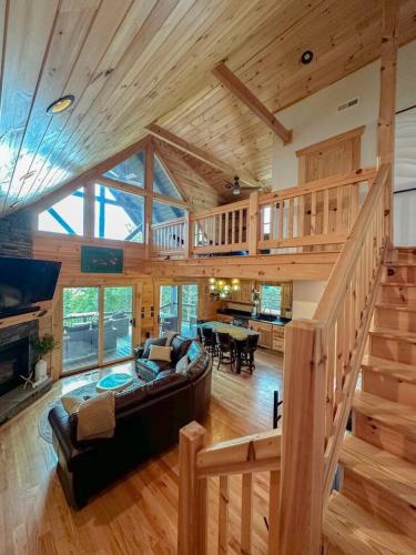 Four Season Retreat with Mountain Views and Close to Lake James in Marion (NC)