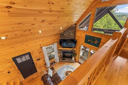 Four Season Retreat with Mountain Views and Close to Lake James in Marion (NC)