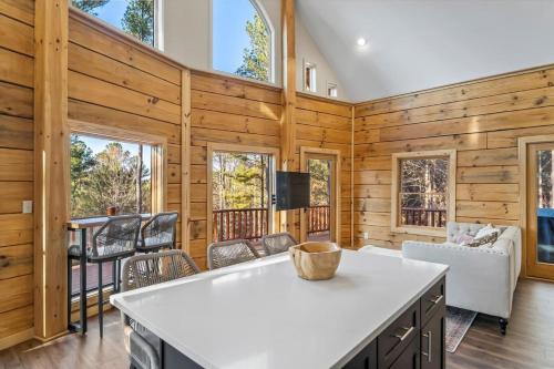 Carolina Chalet in Green Hill