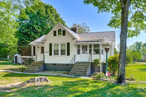 5 Mi to Whitewater Center! Home w/ Peaceful Porch in Mount Holly