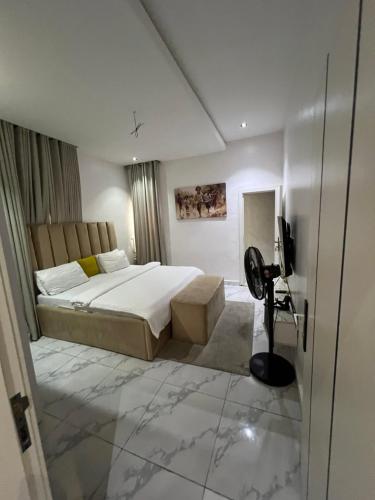 Royal Apartment - image 2