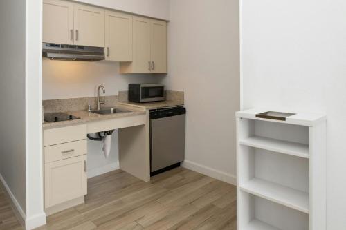 Homewood Suites by Hilton Reno - image 43
