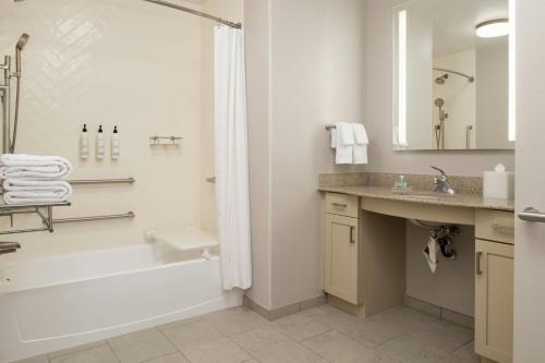 Homewood Suites by Hilton Reno - image 44