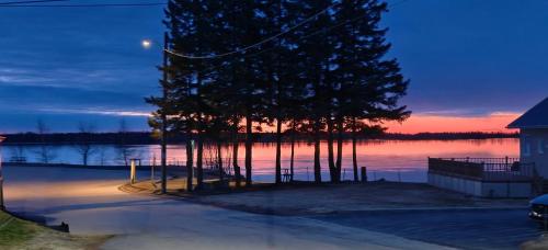 Chalet de la plage du Bôme (Chalet de la plage du Bome) in Saint-Felicien (QC)