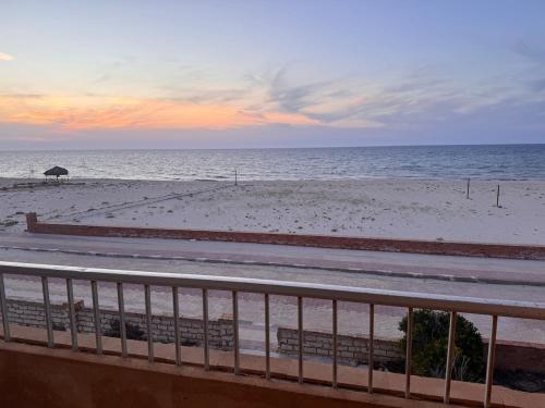 Beachfront Villa Sea View First Row – khách sạn tại El-Hamam