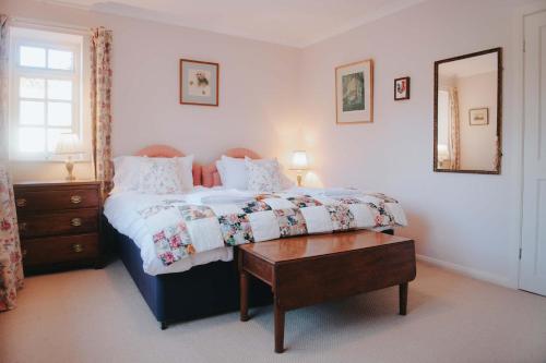 Vendégszoba, Traditional 3-Bed Cottage near Richmond by MCPI Hosting, Ideal for Families & Groups in Middleton Tyas