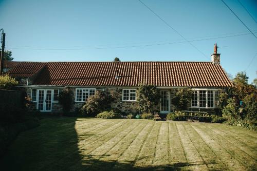 Kert, Traditional 3-Bed Cottage near Richmond by MCPI Hosting, Ideal for Families & Groups in Middleton Tyas