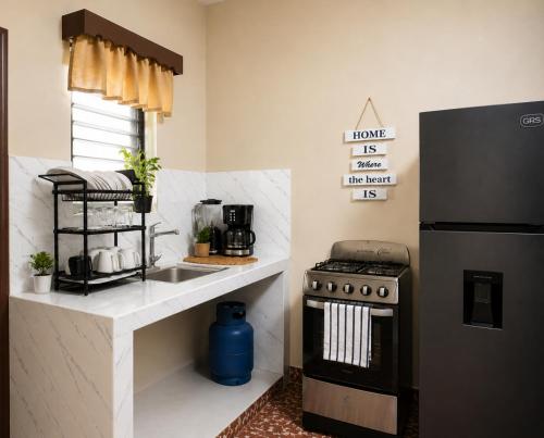 Kitchen, Casa en Tela, Aire Acondicionado, 3 Hab, 4 camas, Hasta 8 Personas in Tela