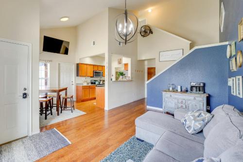 Afton Townhome w/ Pool Access < Half-Mi to Boating in Monkey Island (OK)