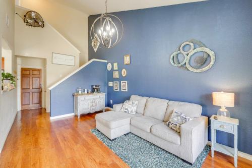 Afton Townhome w/ Pool Access < Half-Mi to Boating in Monkey Island (OK)