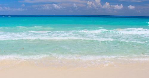 Beautiful Maya Studio on Cancun Beach