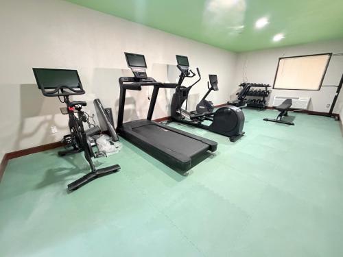 Sunflower Inn and Suites - image 14