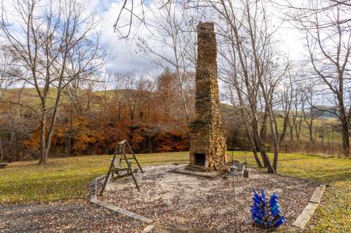 Twisted Chimney Haven in Jefferson, USA