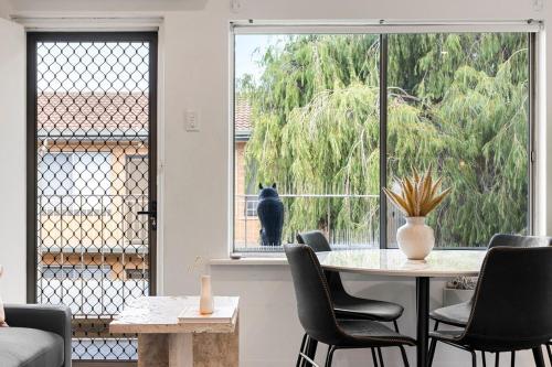 Luxe 2BR, Restaurants, 8 Min to CBD FREE Parking in Prospect
