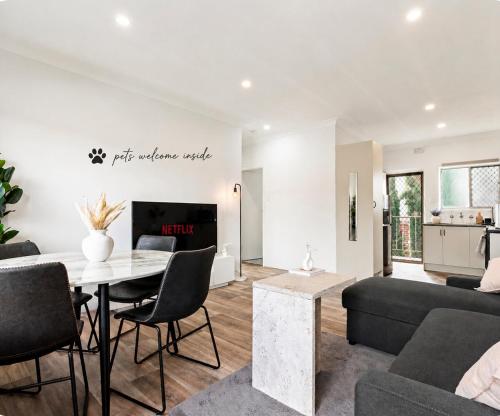 Luxe 2BR, Restaurants, 8 Min to CBD FREE Parking in Prospect