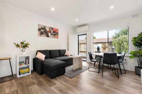 Luxe 2BR, Restaurants, 8 Min to CBD FREE Parking in Prospect