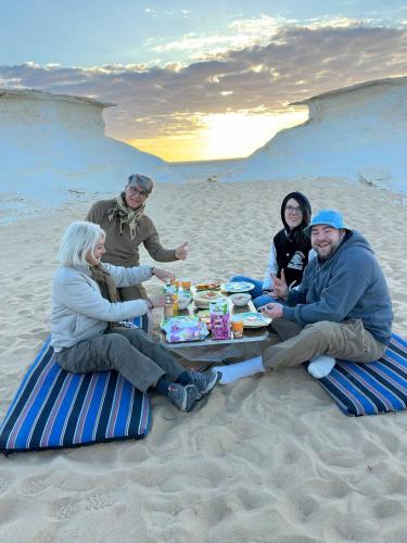 A környék, Cairo 2-Day Bahariya Oasis Camp and Desert Tour in Farafra
