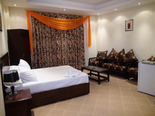 Glorious Hotel Stop at Glorious Hotel to discover the wonders of Cairo. The property offers a wide range of amenities and perks to ensure you have a great time. Service-minded staff will welcome and guide you at Glo