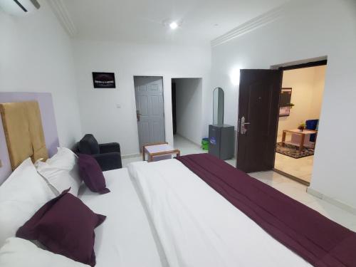 Hebron Hotels And Suites Owerri in โอเวริ
