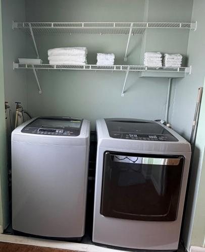 Sunny Baldwin Park Studio Walk to Cafes & Downtown Orlando in Orlando East