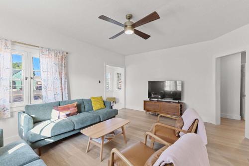 3BR Charming Home Bright Space & Sleeps 8 in 梅薩章克申