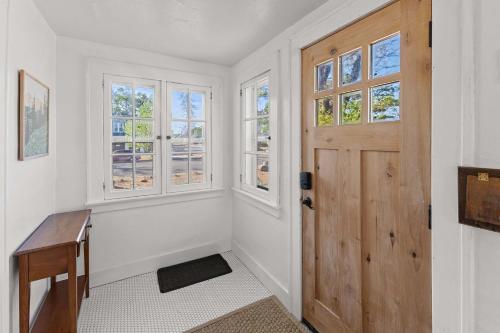 3BR Charming Home Bright Space & Sleeps 8 in 梅薩章克申