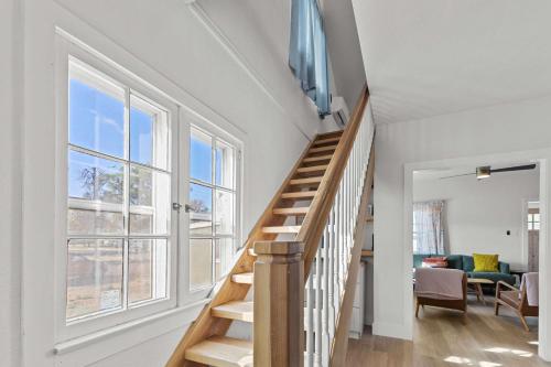3BR Charming Home Bright Space & Sleeps 8 in 梅薩章克申