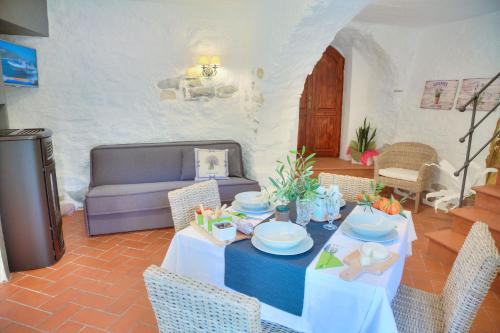 Iekārtas, La Casa di Pietra in Villa Faraldi