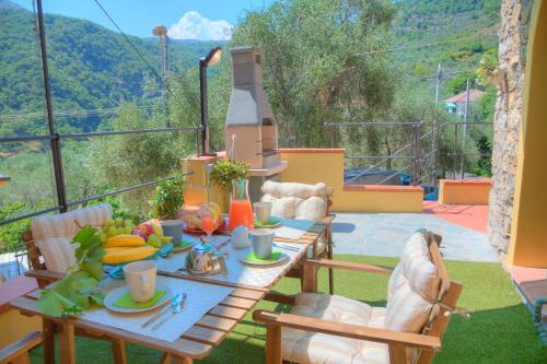 Iekārtas, La Casa di Pietra in Villa Faraldi