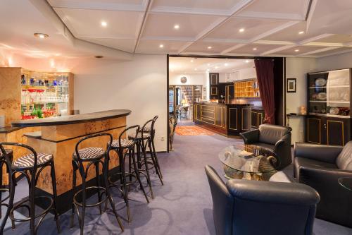 Centro Hotel Goya - image 6