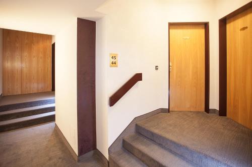 Centro Hotel Goya - image 2