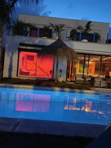 Villa lujosa con spa, piscina y sala de juegos PRIVADOS