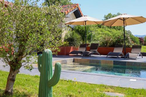 Villa 5 chambres avec piscine, jacuzzi, terrain. – khách sạn tại Amberieu-en-Bugey