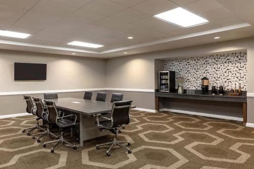 Four Points by Sheraton Milwaukee Airport - image 43
