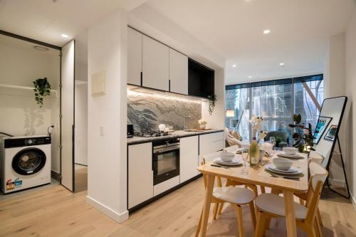 27th on Little Lonsdale 1 Bed 1 Bath Retreat for 2 in Other