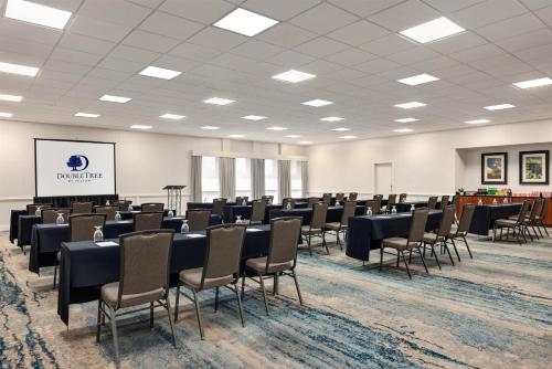 DoubleTree by Hilton Pittsburgh-Green Tree - image 43