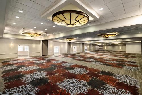 DoubleTree by Hilton Pittsburgh-Green Tree - image 35