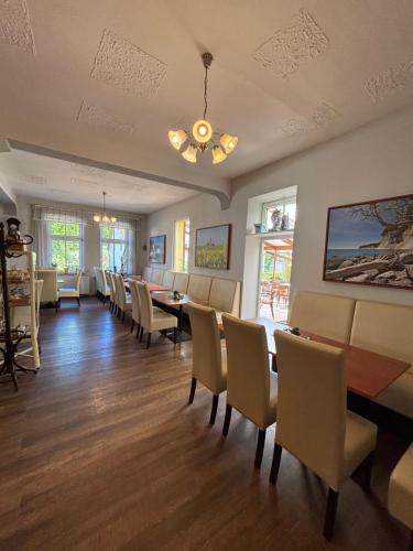 Restorāns, Hotel Gesellschaftshaus in Bergen auf Rugen