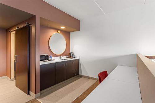 Hilton Garden Inn Corning Downtown - image 44